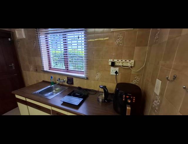 4 BEDROOM HOUSE FOR SALE IN OVERPORT